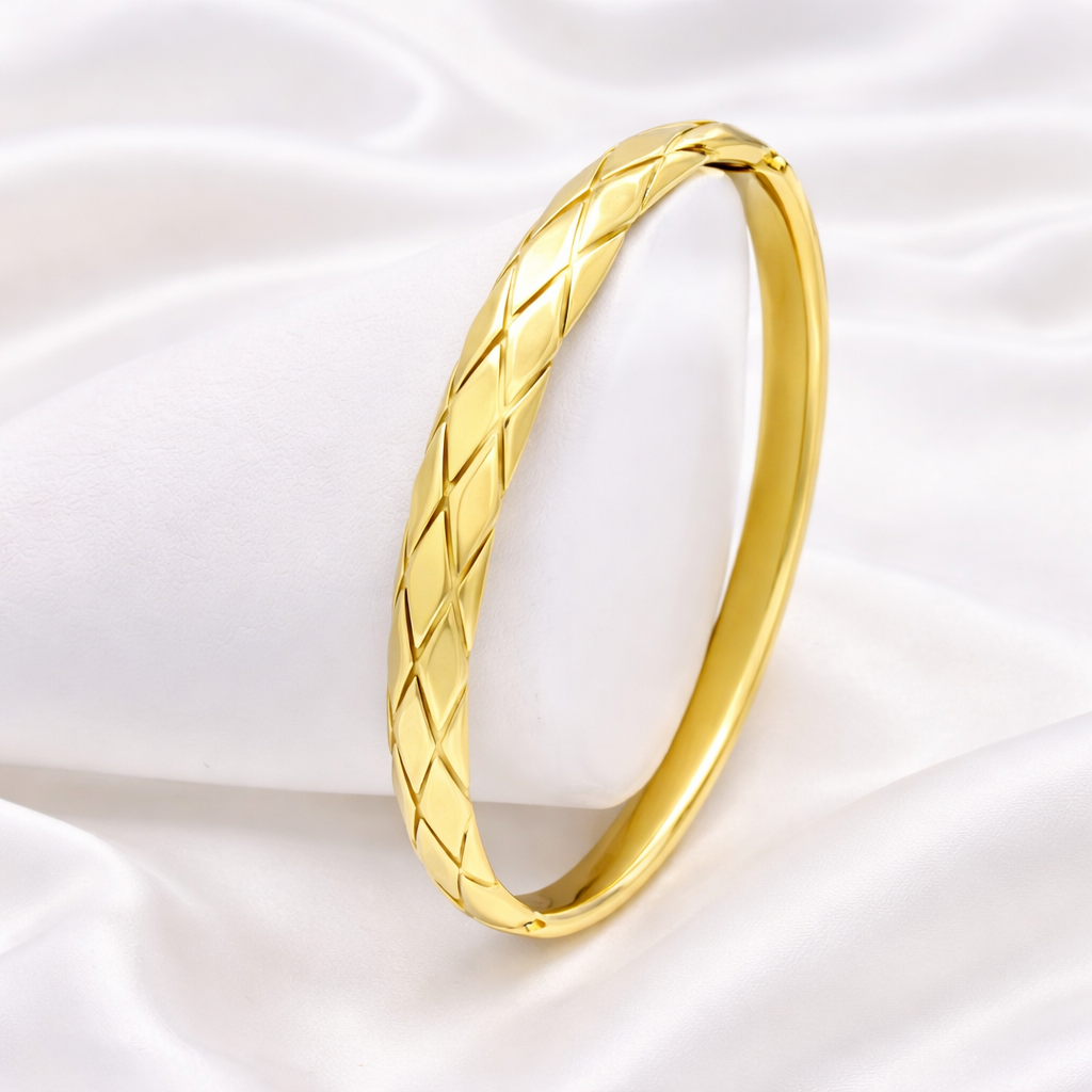 Golden Weave – Elegantna zlatna narukvica